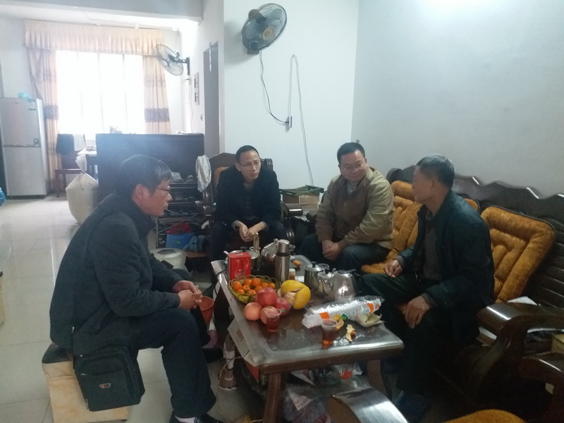 唐贵军书记慰问来宾分局退休航道员张则球 (1).jpg 唐贵军书记慰问来宾分局退休航道员张则球 (1).jpg