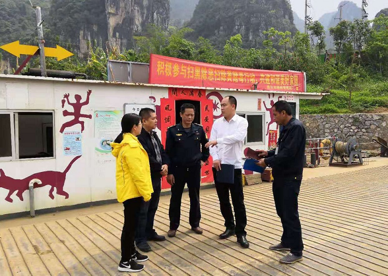 交叉检查组在宁明县珠连渡口实地检查d.png 交叉检查组在宁明县珠连渡口实地检查d.png