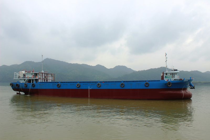 3285载吨的LNG动力船.png 3285载吨的LNG动力船.png