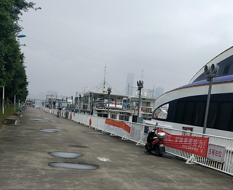 柳州市水上旅游客运船舶全线停航避洪.png