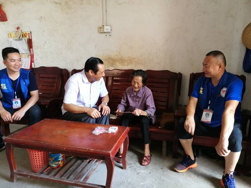 结对帮扶南安村老党员慰问3.jpg 结对帮扶南安村老党员慰问3.jpg