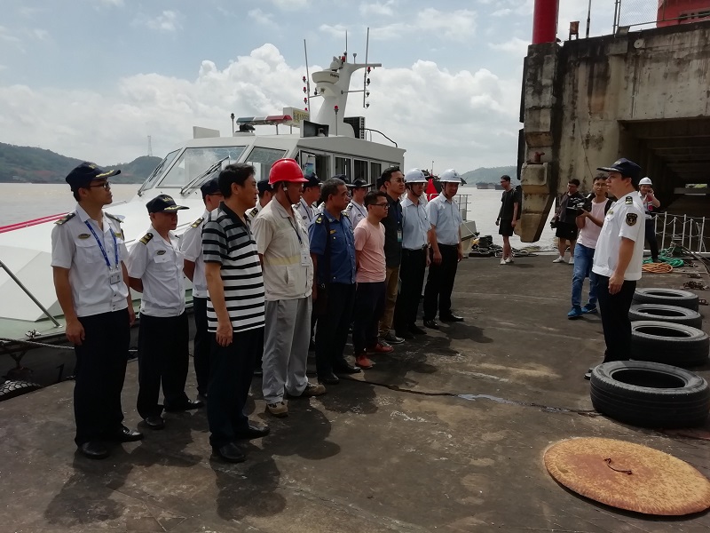 梧州航道管理局领导参加长洲水利枢纽水上综合应急演练.jpg 梧州航道管理局领导参加长洲水利枢纽水上综合应急演练.jpg