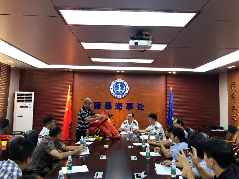 精彩实用的讲课内容让与会人员纷纷掏出手机记录.png 精彩实用的讲课内容让与会人员纷纷掏出手机记录.png