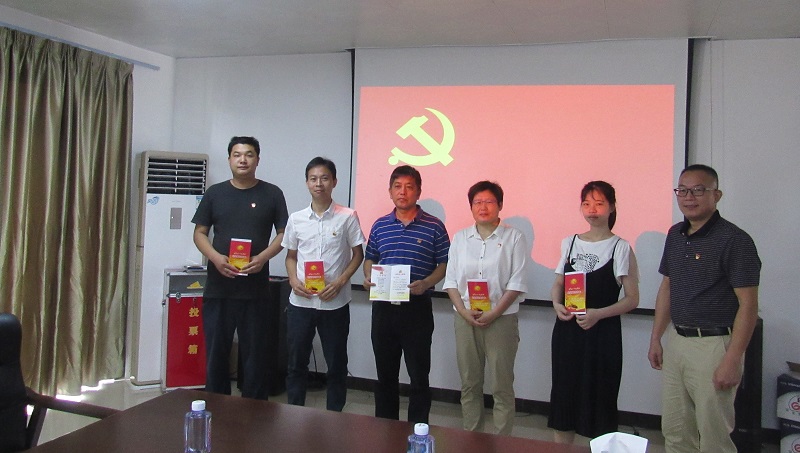 (1.2)6月13日，支部给党员过政治生日.jpg