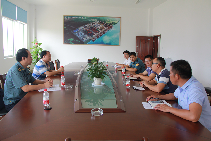 检查组听取企业汇报安全主体责任落实情况图.png 检查组听取企业汇报安全主体责任落实情况图.png