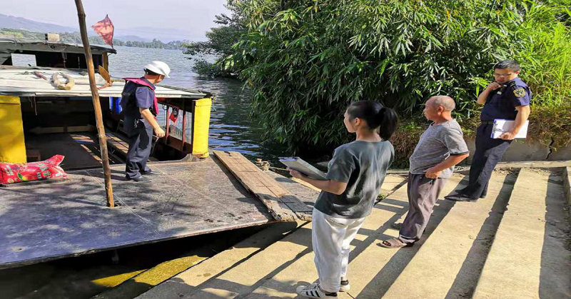 融安县航务管理所进行国庆节前水上运输安全检查.png 融安县航务管理所进行国庆节前水上运输安全检查.png