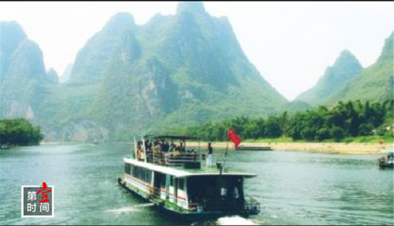 80年代漓江钢质游船。(桂林日报资料图片).png