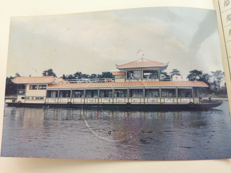 1992年建造的豪华仿古游船-叠彩16号.jpg