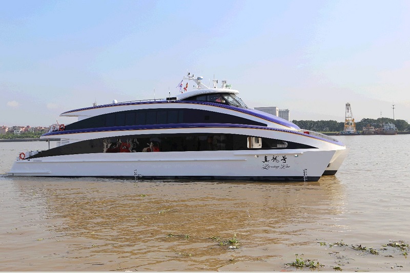 漓江独具特色的游船-真龙号.jpg
