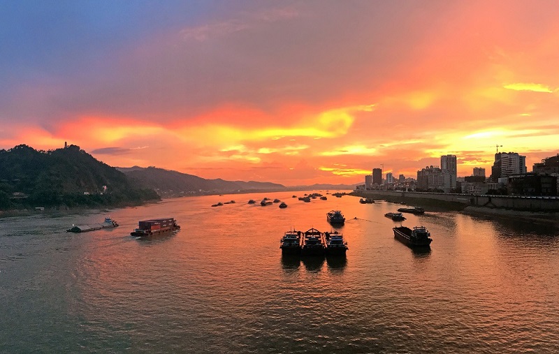 十八大以来，梧州西江黄金水路建设在党的领导下得到蓬勃发展（作者：党委办公室  张嘉辉）.JPG