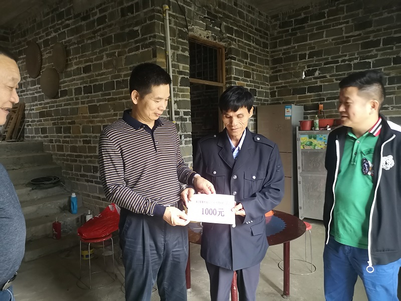 入户走访慰问.jpg 入户走访慰问.jpg