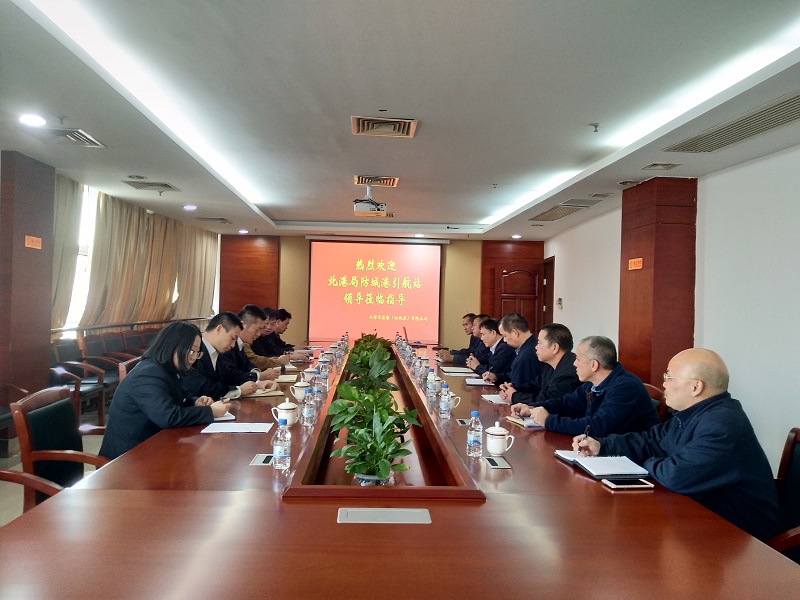 图为:引航站与拖轮公司交流现场.jpg 图为:引航站与拖轮公司交流现场.jpg