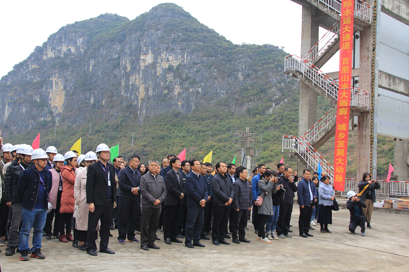 崇左市、扶绥县、渠黎镇干部职工、群众代表及山秀水电站职工代表参加开工仪式.png