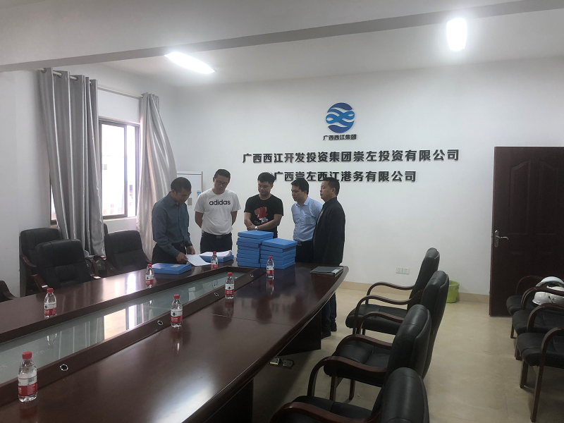 崇左市港航管理局检查组检查扶绥港区将军岭作业区有关台账.png 崇左市港航管理局检查组检查扶绥港区将军岭作业区有关台账.png