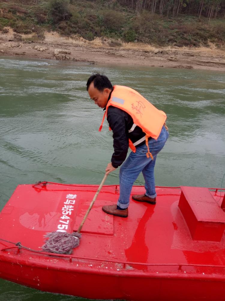 清洗灯艇01.jpg 清洗灯艇01.jpg