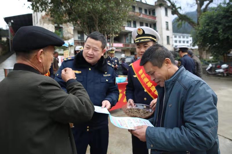 宣传春运安全知识1 (2).jpg 宣传春运安全知识1 (2).jpg