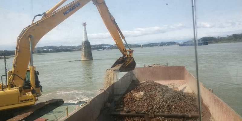 一期工程No3标段复工疏浚现场.jpg 一期工程No3标段复工疏浚现场.jpg