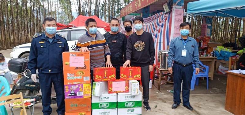 广西武宣恒泰航运有限公司到各疫情防控卡点捐赠物资.jpg 广西武宣恒泰航运有限公司到各疫情防控卡点捐赠物资.jpg