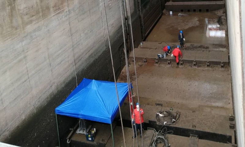 船闸维修施工现场.jpg 船闸维修施工现场.jpg