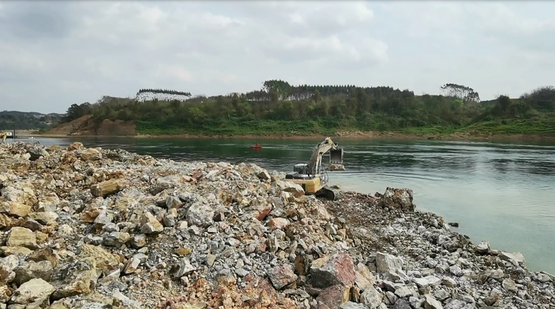 木梨惊滩挂舵石作业点清碴.jpg 木梨惊滩挂舵石作业点清碴.jpg