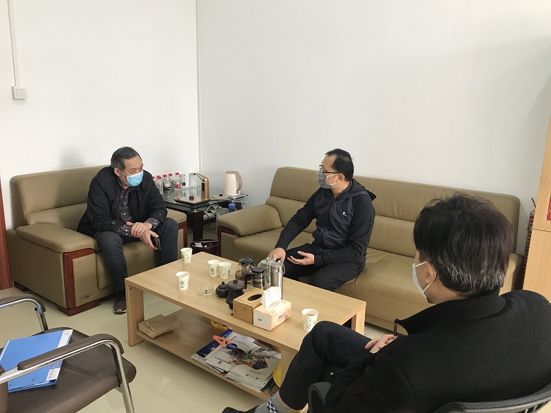 柳州市港航管理处黄连宏主任在官塘码头督察疫情防控工作.jpg 柳州市港航管理处黄连宏主任在官塘码头督察疫情防控工作.jpg