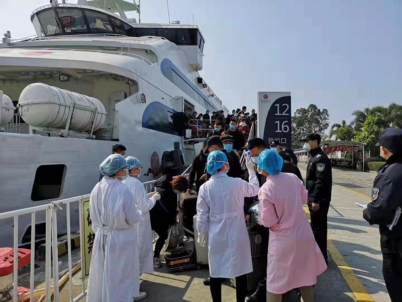 党员先锋在国际客运港码头疫情防控点.jpg 党员先锋在国际客运港码头疫情防控点.jpg