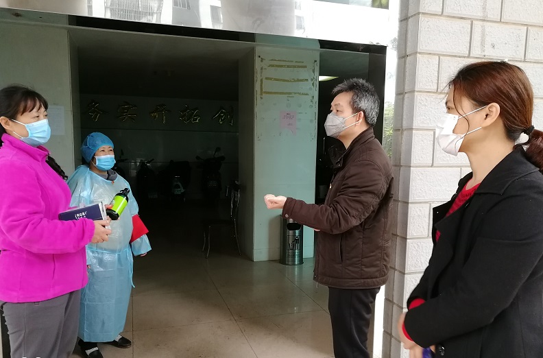 慰问疫情防控岗位女职工.jpg 慰问疫情防控岗位女职工.jpg