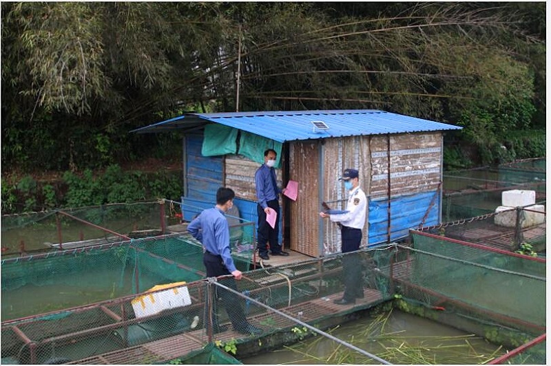 检查网箱是否影响航道安全_副本.jpg 检查网箱是否影响航道安全_副本.jpg