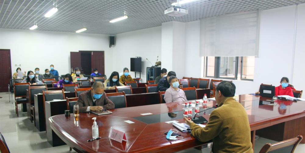 图片为:防城港引航站党支部书记正在上党课.jpg 图片为:防城港引航站党支部书记正在上党课.jpg