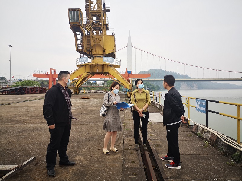 柳州市港航管理处督促指导港航企业加强复工复产和汛期安全防范工作.jpg 柳州市港航管理处督促指导港航企业加强复工复产和汛期安全防范工作.jpg