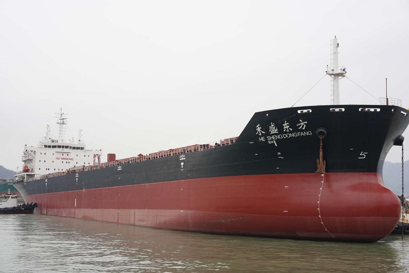 图为:“禾盛东方”轮安全靠泊码头.jpg 图为:“禾盛东方”轮安全靠泊码头.jpg
