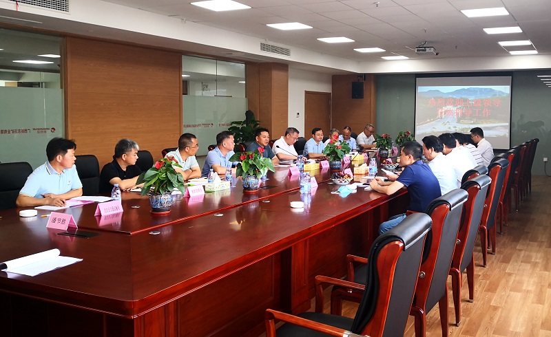 来宾座谈会现场.jpg 来宾座谈会现场.jpg