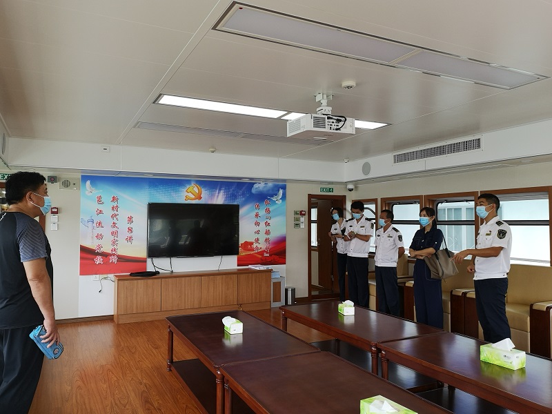 参观新时代文明实践所.jpg 参观新时代文明实践所.jpg