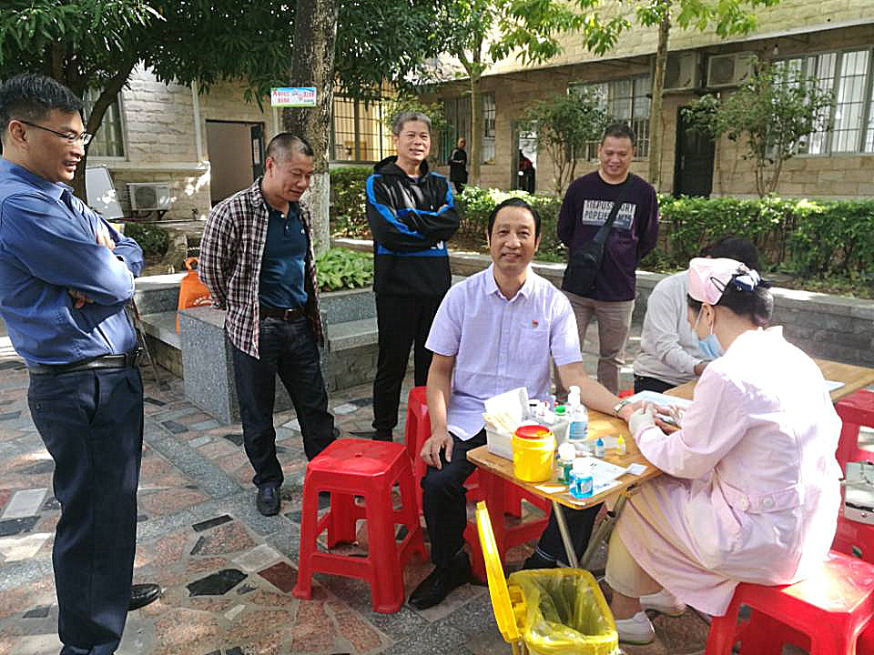 献血前体检及填表.jpg 献血前体检及填表.jpg