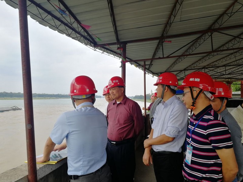 检查组一行视察羊栏滩施工航段水域和周边环境.jpg 检查组一行视察羊栏滩施工航段水域和周边环境.jpg