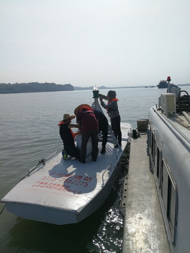 布设后检查标位和灯质.jpg 布设后检查标位和灯质.jpg