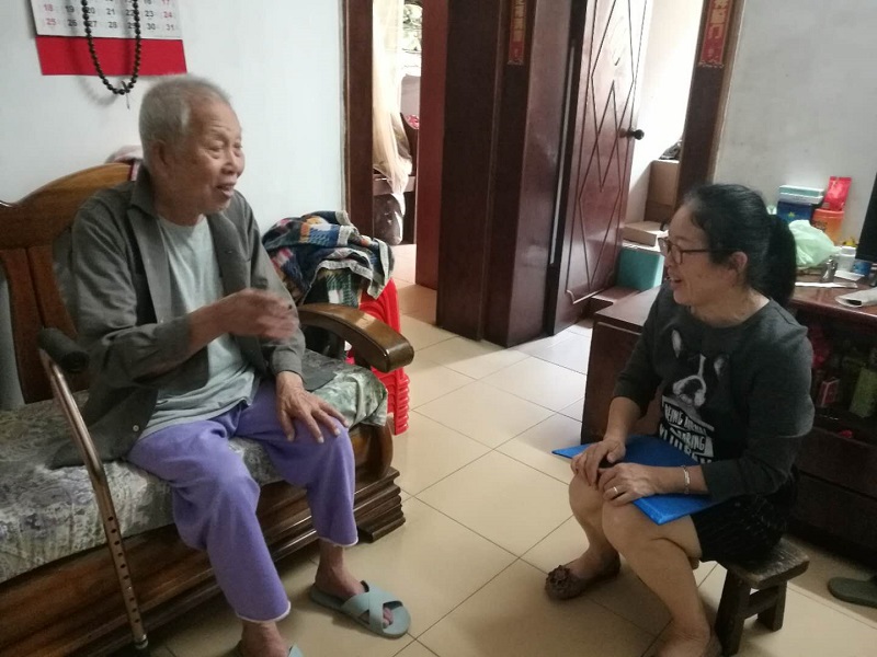 慰问组探望长病退休老党员1.jpg 慰问组探望长病退休老党员1.jpg