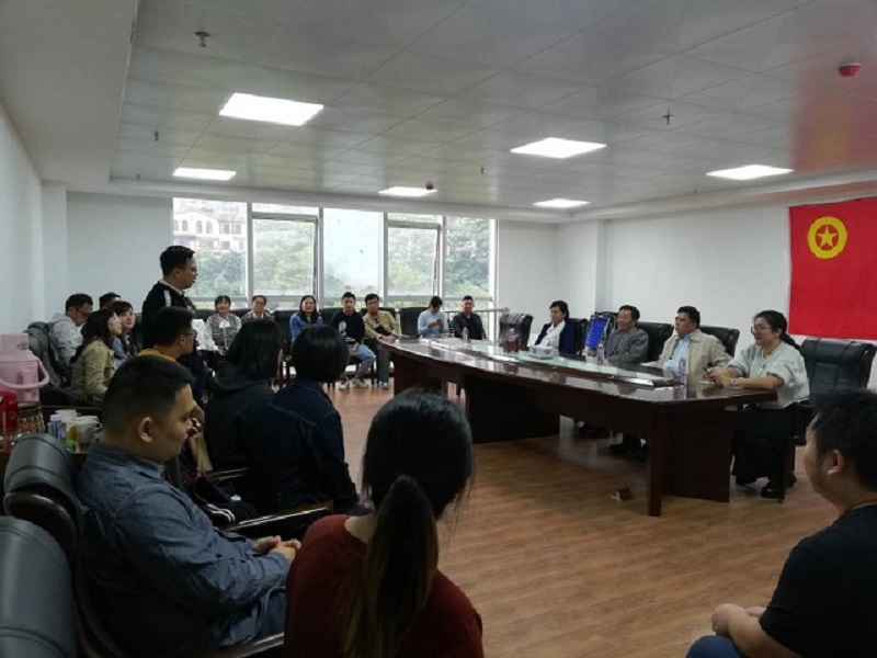 2青年们谈学习工作感受.jpg 2青年们谈学习工作感受.jpg