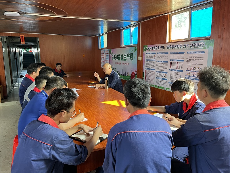 图1:一期3标段召开盐蛇滩战前分析会.jpg 图1:一期3标段召开盐蛇滩战前分析会.jpg