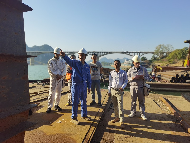 韦副主任到武宣分中心指导工作.jpg 韦副主任到武宣分中心指导工作.jpg