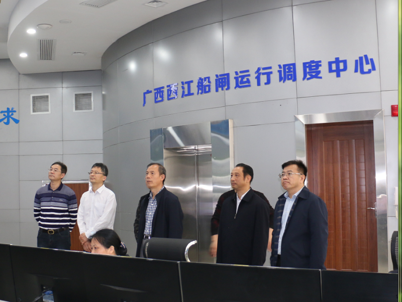 王富民副厅长在西江船闸运行调度中心调研(1).png
