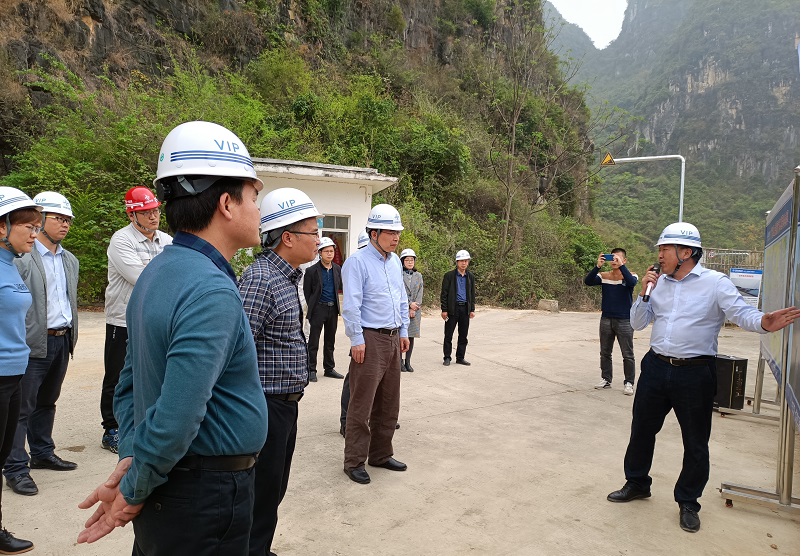 蒋红林副市长（前排右2）率队实地调研广西左江山秀船闸扩能工程项目.jpg