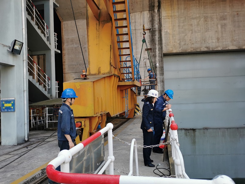 船闸检查.jpg 船闸检查.jpg