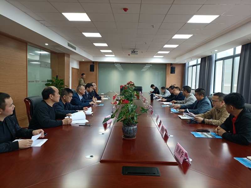 开展座谈交流..jpg 开展座谈交流..jpg