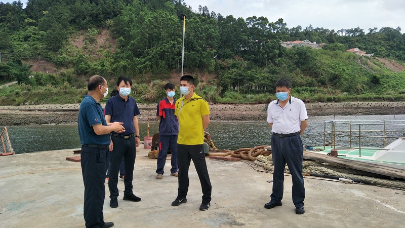 图为:张筱龙同志带队深入引航一线检查调研疫情防控和安全生产工作.jpg 图为:张筱龙同志带队深入引航一线检查调研疫情防控和安全生产工作.jpg