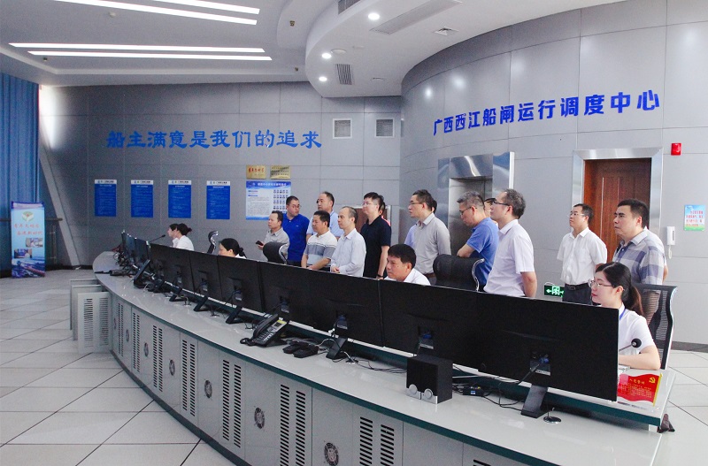 调研组在广西西江船闸运行调度中心调研.jpg 调研组在广西西江船闸运行调度中心调研.jpg