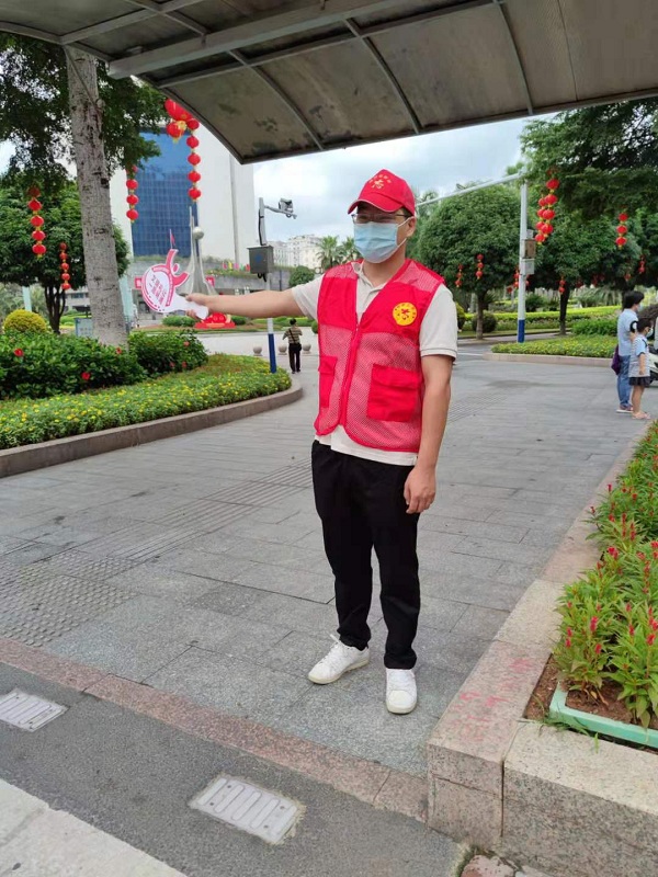 开展交通劝导1.jpg 开展交通劝导1.jpg