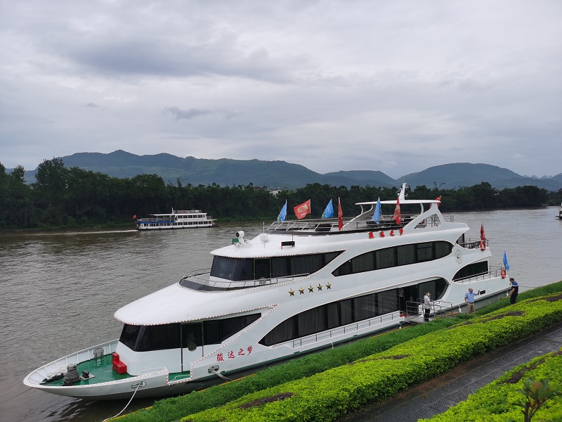 五星级游览船外观.jpg 五星级游览船外观.jpg
