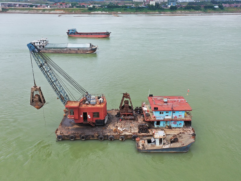 粤广海工0082抓斗船在现场.jpg 粤广海工0082抓斗船在现场.jpg