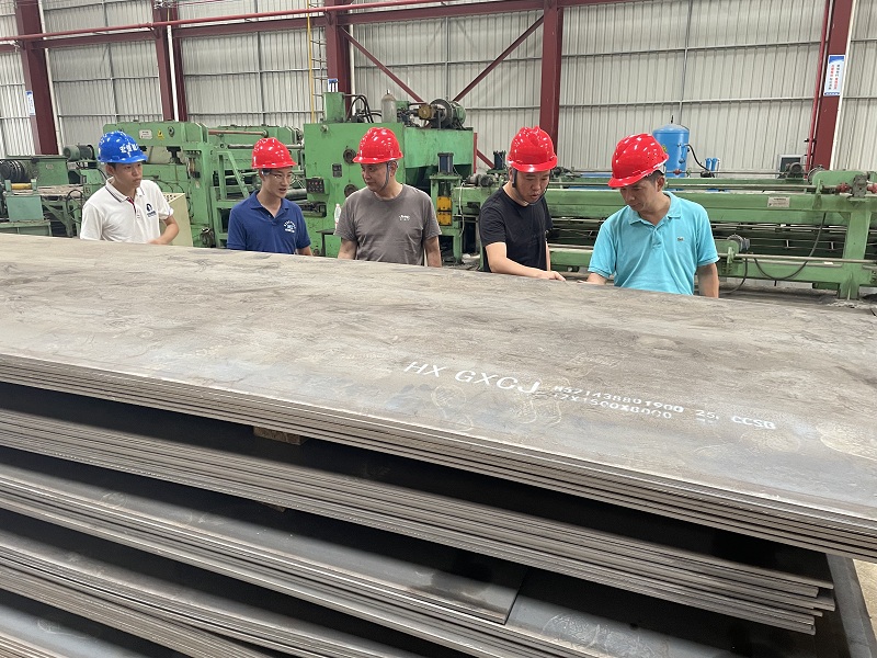 检查开平钢板成品.jpg